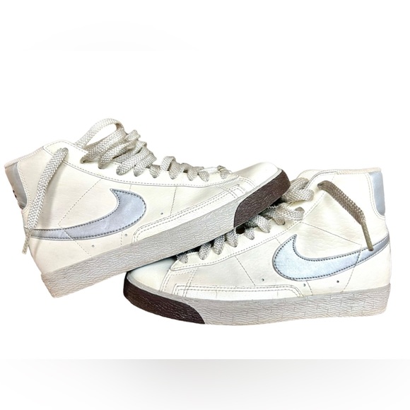 Nothing - Picture 5 of 16